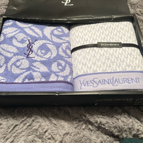 YSL Hand Towels in Laven and White
New in Box (Box not in perfectt shape) - Picture 2 of 4